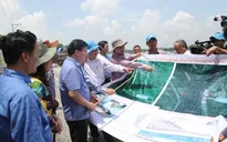 Phó Thủ tướng Trịnh Đình Dũng khảo sát sạt lở ở An Giang