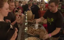 Thực khách Australia thích thú với món ăn từ côn trùng