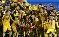 VIDEO: SLNA nhận cúp vô địch Cúp Quốc gia 2017