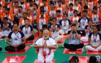 Thủ tướng Ấn Độ tập Yoga ngoài trời mừng ngày Quốc tế Yoga