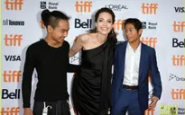 Con trai người Việt của Angelina Jolie lớn bất ngờ
