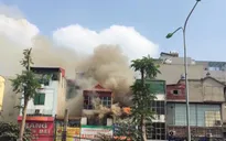 Hà Nội: Cháy cửa hàng văn phòng phẩm trên đường Giải Phóng
