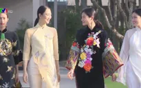 Trình diễn áo dài lụa và thổ cẩm tại APEC