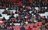 Lượng fan tới Emirates thấp kỷ lục ngày Arsenal đại thắng