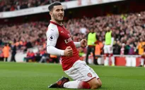 VIDEO Arsenal 2-1 Swansea: Tân binh siêu hời cứu rỗi Pháo thủ