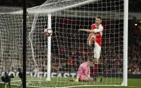 HLV Wenger bật mí đội trưởng tương lai của Arsenal