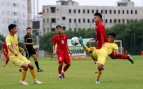 HLV Hoàng Anh Tuấn cảnh báo học trò khi để thua đậm CLB Hà Nội trong trận đấu tập