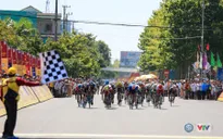 VIDEO Chặng 8 giải xe đạp quốc tế VTV Cup Tôn Hoa Sen 2017: Màn nước rút ngoạn mục về đích của tay đua Lê Nguyệt Minh