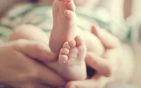 Đừng áy náy vì không thể sinh thường, mẹ sinh mổ cũng có quyền tự hào vì 3 lý do này