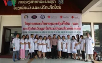 Bác sĩ Việt Nam khám sàng lọc ung thư miễn phí tại Lào