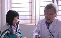 Khám cho trẻ bị nhiễm độc chì do dùng thuốc cam