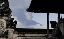 Du lịch Bali (Indonesia) tổn thất nghiêm trọng do núi lửa Agung phun trào