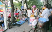 Hàng rong tái chiếm tại các quận trung tâm TP.HCM
