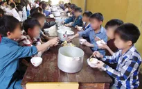 Yên Bái: Bắt hiệu trưởng, hiệu phó bán 6 tấn gạo của học sinh dân tộc bán trú