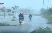 Đường phố Tuy Hòa (Phú Yên) tan hoang sau bão số 12