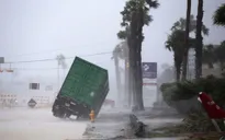 Houston ban bố giới nghiêm vào ban đêm sau bão Harvey