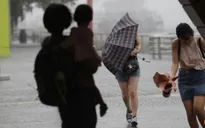 Cơn bão Merbok đổ bộ vào Hong Kong, Trung Quốc