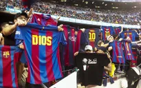 Culé tái hiện pha ăn mừng của Messi ở Siêu kinh điển