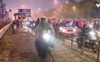 Hà Nội lắp barie vỉa hè ngăn xe máy: Thuận tiện hay bất tiện?