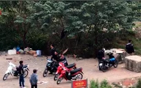 Bắt quả tang 13 đối tượng cưỡng đoạt tiền của người đi đường tại nút giao Pháp Vân