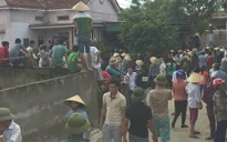 Giải cứu một phụ nữ nghi bắt cóc trẻ em bị người dân bao vây