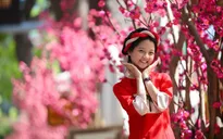Sao phim "Tôi thấy hoa vàng trên cỏ xanh" khoe vẻ hồn nhiên trên phố