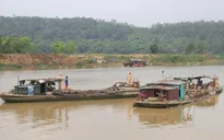Tịch thu 4 phương tiện khai thác cát trái phép tại Bến Tre