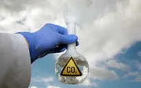 Dùng ánh nắng biến CO2 thành ethanol