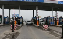 Trạm thu phí QL5 ùn tắc do tài xế sử dụng tiền mệnh giá nhỏ
