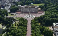 Tấn công bằng dao bên ngoài điện Buckingham, Anh