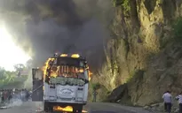 Xe bus ở Ấn Độ bốc cháy, 20 người thương vong