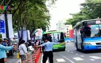 Hành khách lúng túng do di dời trạm xe bus Bến Thành
