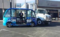 Xe bus tự lái bị tai nạn ngay trong ngày đầu hoạt động