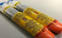 Mỹ tiến hành thu hồi bút tiêm EpiPen