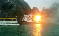 Cháy tàu du lịch trên vịnh Hạ Long, Quảng Ninh