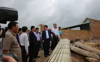 Phó Thủ tướng Vương Đình Huệ động viên bà con vùng lũ Bình Định