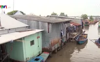 Bão số 16 sắp đến, người dân Cà Mau vẫn "bình chân như vại", tán gẫu, hát karaoke như thường ngày