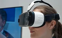 Công nghệ VR giúp người khuyết tật được trải nghiệm cảm giác bơi với cá heo