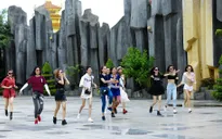 Vietnam's Next Top Model 2017: Gạt bỏ căng thẳng, các thí sinh đã có khoảnh khắc tràn ngập niềm vui và hạnh phúc như thế này