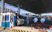 Bảo vệ tập trung dày đặc tại trạm BOT Cai Lậy để theo dõi phóng viên tác nghiệp