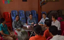 Đại sứ quán Việt Nam tại Campuchia hỗ trợ Việt kiều gặp thiên tai