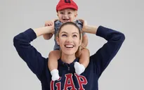 Thiên thần Victoria’s Secret khoe con trai yêu hết sức
