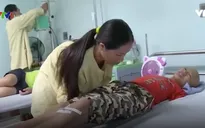 Cậu bé 14 tuổi vật vã chống chọi với bệnh ung thư xương