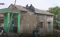 Cảnh sát Biển giúp dân khắc phục hậu quả bão số 10