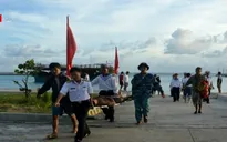 Bệnh xá đảo Sinh Tồn cấp cứu ngư dân bị đột quỵ