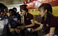 Du khách thập phương tới thưởng thức cà phê miễn phí tại Lễ hội Cà phê Buôn Ma Thuột