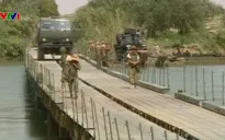 Nga lập cầu dã chiến tiếp vận quân đội Syria đánh IS