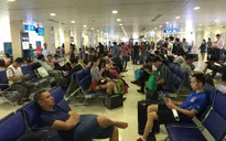 Bé trai hơn 1 tuổi bị thang cuốn sân bay kéo gần đứt cổ tay ở sân bay Tân Sơn Nhất