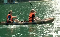 Đề nghị tiếp tục cung cấp dịch vụ chèo thuyền kayak trên vịnh Hạ Long