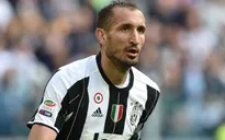 Trung vệ Juve thừa nhận Neymar đã ngang tầm Messi